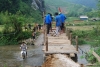 ĐVTN xã Phúc Yên đang hoàn thiện cầu qua suối Nà Chao tại thôn Nà Khậu, Phúc Yên