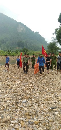 Đoàn thanh niên huyện Lâm Bình đồng loạt tổ chức các hoạt động vệ sinh môi trường, xử lý rác thải