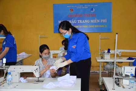 Tuổi trẻ Lâm Bình phát động chương trình may, tặng 3.000 khẩu trang và gang tay y tế miễn phí phòng, chống dịch bệnh Covid-19
