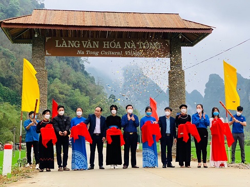 Khánh thành công trình thanh niên cấp huyện “Cổng làng văn hóa Nà Tông”